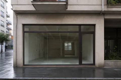 Bajo comercial vacío en Vigo antes de su acondicionamiento